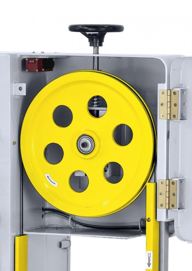 Die Einstellung der Blattspannung erfolgt mittels Handrad. 