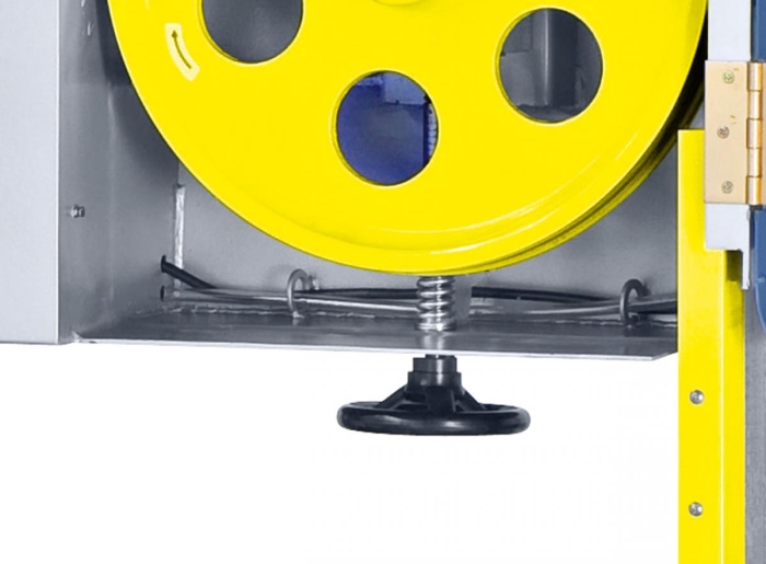 Die Einstellung der Blattspannung erfolgt mittels Handrad.