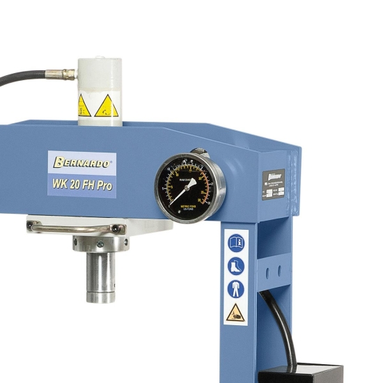Das Ablesen der Druckkraft erfolgt schnell und einfach mittels Manometer