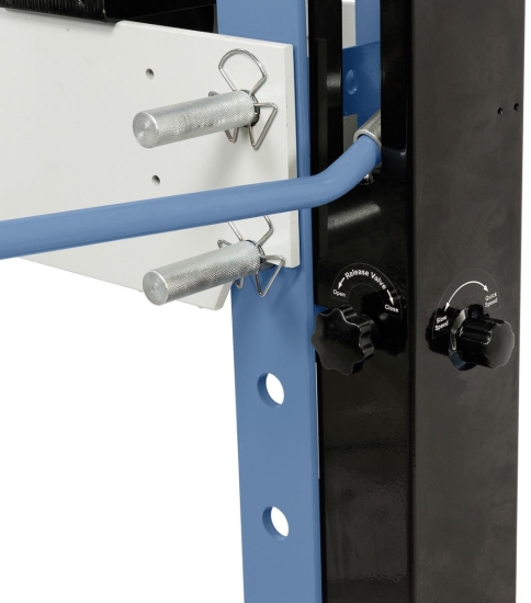 2-stufige Hydraulikpumpe im Lieferumfang enthalten.