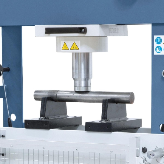 Serienmäßig mit Auflageprisma zum Ausrichten von Wellen