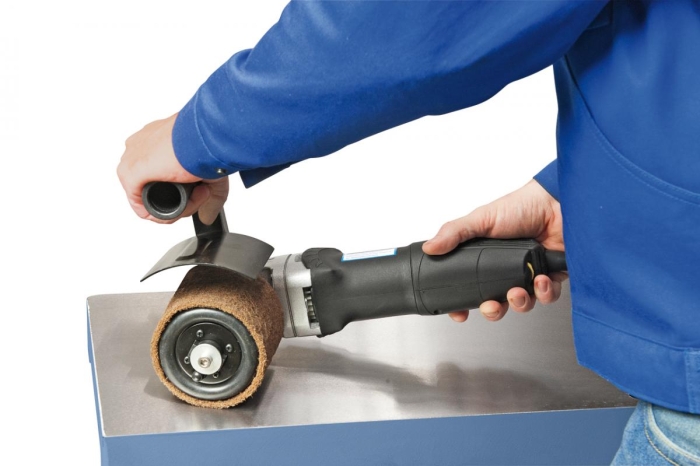 Optional mit Gummiluftrolle, der Luftpolster passt sich an die Oberfläche des Werkstückes an.