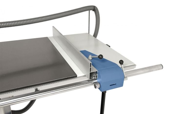 Abklappbarer Parallelanschlag mit mikro-metrischer Feineinstellung (Vorteil bei großen Platten)