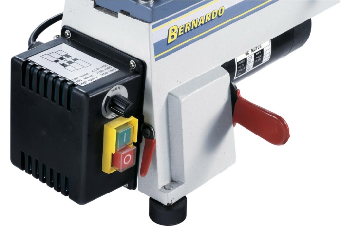 Durch die stufenlose Drehzahlregelung kann die Geschwindigkeit optimal an das Werkstück angepasst werden.