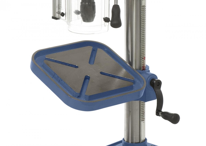 Der Bohrtisch ist von -45° bis +45° schwenkbar und 360° um die Säule drehbar