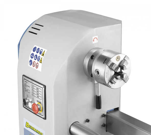 Das aus einem 4-Backenfutter und diversen Spanneinrichtungen bestehende System-Spannfutterset bietet zusätzliche Einsatzmöglichkeiten (Option).