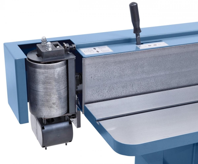 Oszillierendes Schleifaggregat mit 10 mm Hub.