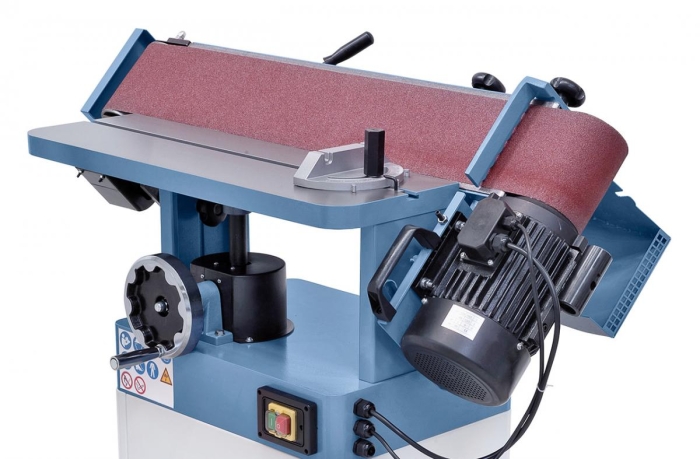 Schleifaggregat stufenlos von vertikaler in horizontale Position schwenkbar.