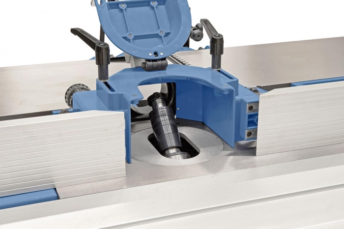 Die nach hinten schwenkbare Frässpindel hat folgende Vorteile: Optimaler Einsatz eines Vorschubapparates, ein Maximum an Sicherheit und ein sauberes Fräsbild.