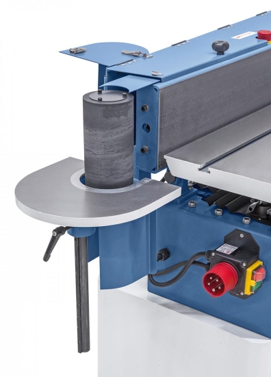 Serienmäßig mit gummierter Schleifwalze.