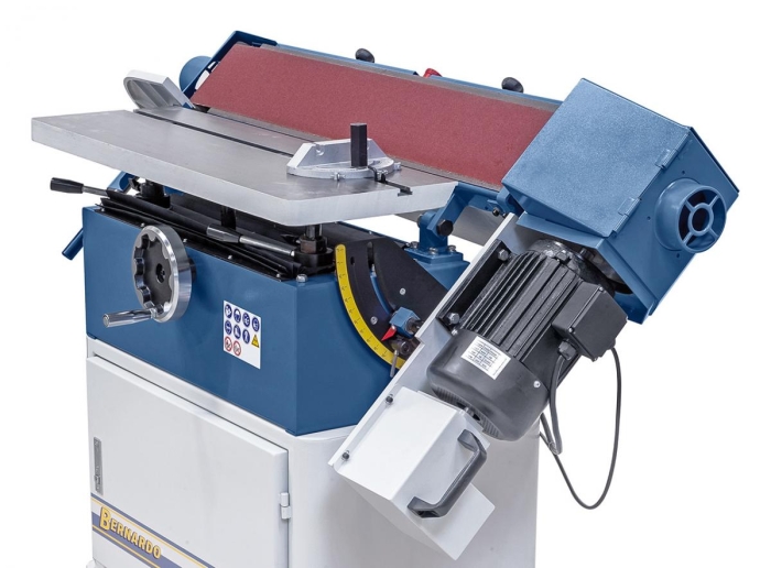 Robuste Schwenkeinrichtung, Schrägstellung des Schleifaggregates von 0° bis 90° möglich.