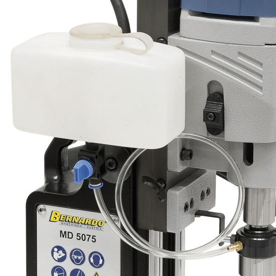 Automatische Innenschmierung, das Kühlmittel wird direkt an die Spitze des Kernbohrers geleitet