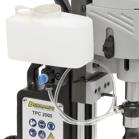 Automatische Innenschmierung, das Kühlmittel wird direkt an die Spitze des Kernbohrers geleitet