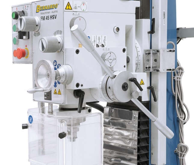 Der Pinolenvorschub kann wahlweise auf 0,10 / 0,18 oder 0,26 mm/U eingestellt werden.