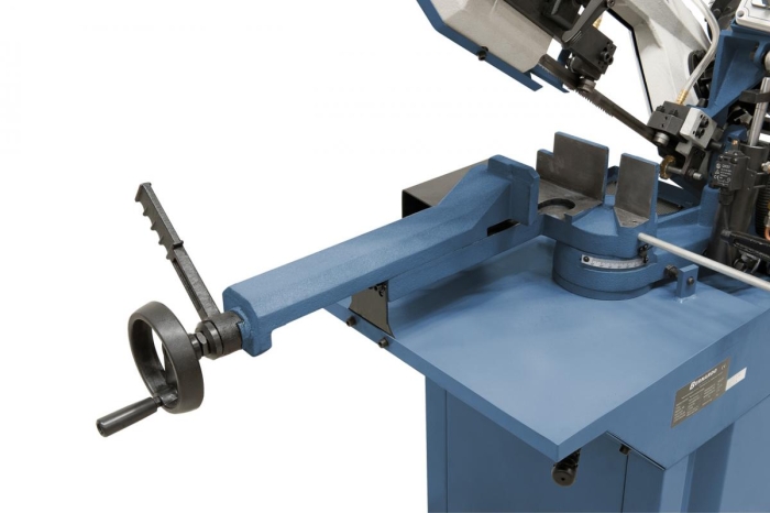 Der massive Schraubstock aus Grauguss ist mit einer Schnellarretierung ausgestattet - optimal für Serienarbeiten.