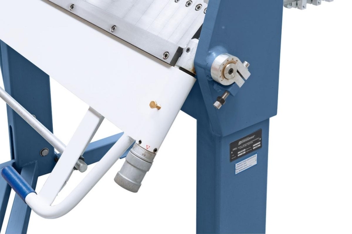 Die Einstellung der gewünschten Materialstärke erfolgt schnell und einfach mittels Einstellschrauben.