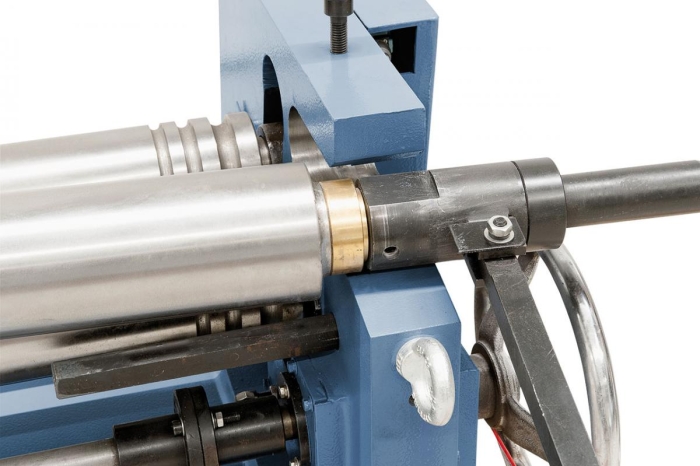 Schwere Maschinenkomponenten, Bronzebuchsen, enge Fertigungstoleranzen usw. sorgen für ein Höchstmaß an Genauigkeit.