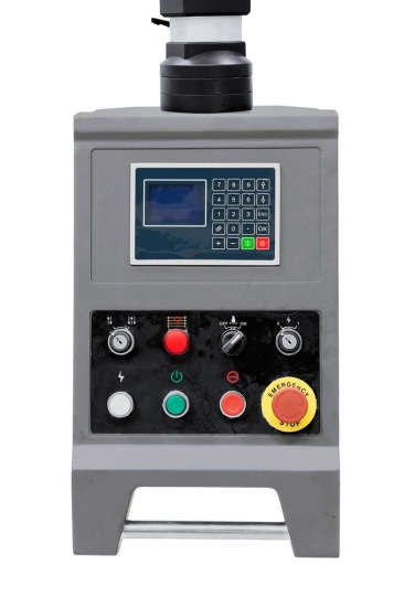 Integrierte Steuerung NC 89 im Bedienpult, serienmäßg mit Speicherfunktion