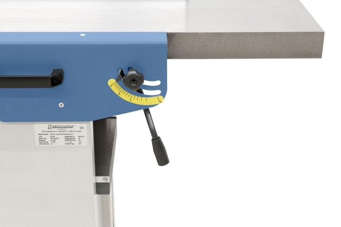 Schnelle und einfache Einstellung der Spanabnahme bis max. 3 mm.