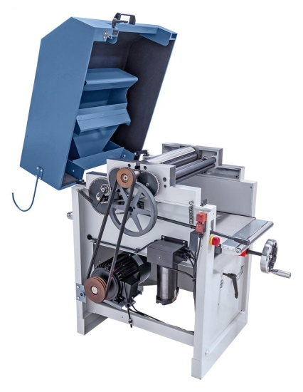 Der Kettenantrieb sorgt für einen gleichmäßigen Antrieb der Ein- und Auszugswalze.