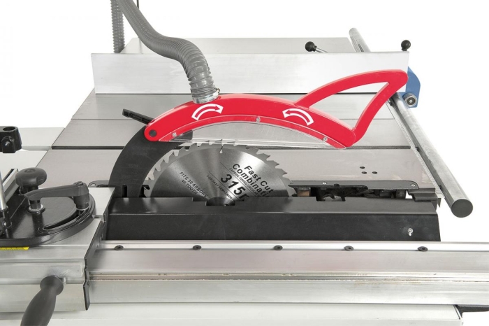 Serienmäßig mit Vorritzaggregat für ein ausreißfreies Bearbeiten von Plattenwerkstoffen.