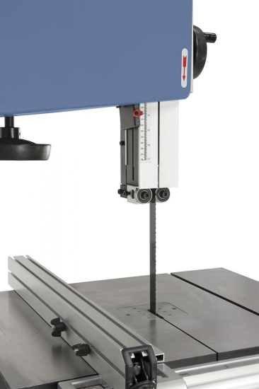 Kugelgelagerte Präzisionsführung über und unter dem Sägetisch sorgen für die perfekte Bandsägeblattführung.