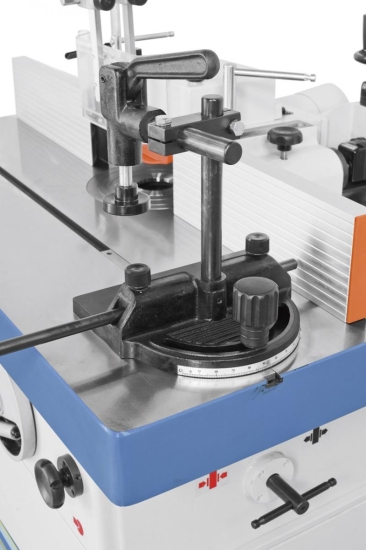 Gehrungsanschlag und Exzenterniederhalter im Lieferumfang enthalten