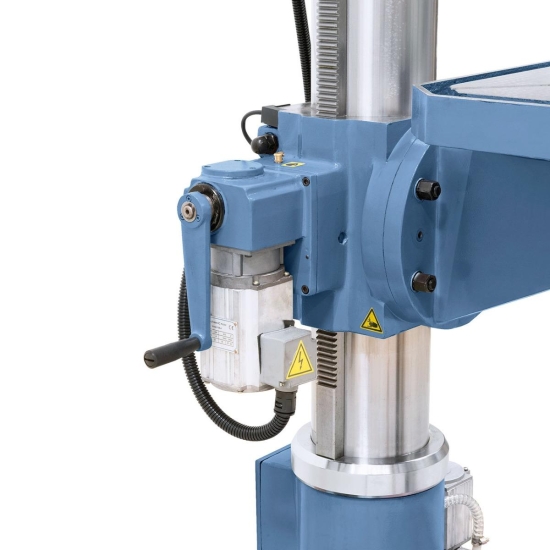 Deutliche Reduzierung der Nebenzeiten durch den motorischen Tischhub.