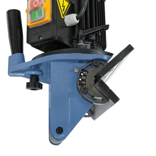 Stufenloses Einstellen des Fasenwinkels von 15° bis 45°.