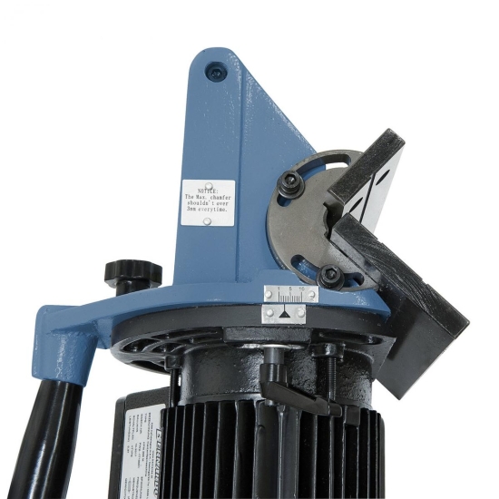 Werkzeugloses Einstellen der Fasenhöhe / Frästiefe.