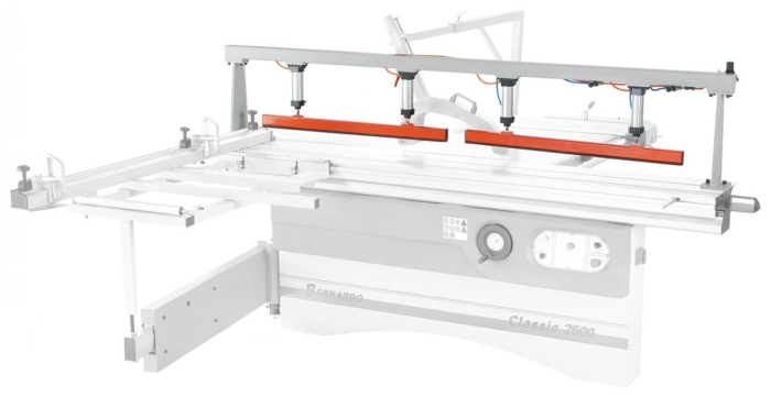 Abbildung mit optional erhältlicher pneumatischer Spannvorrichtung. 