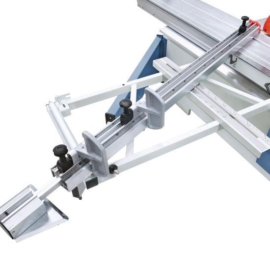 Der stufenlos schwenkbare (2x 45°) Teleskopanschlag kann wahlweise vorne oder hinten am Besäumrahmen montiert werden.