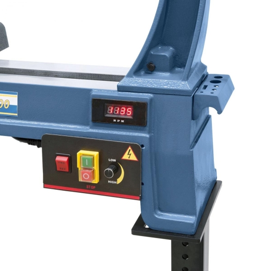 Für ein optimales Einstellen der gewünschten Drehzahl ist die Maschine mit einer digitalen Drehzahlanzeige ausgestattet.