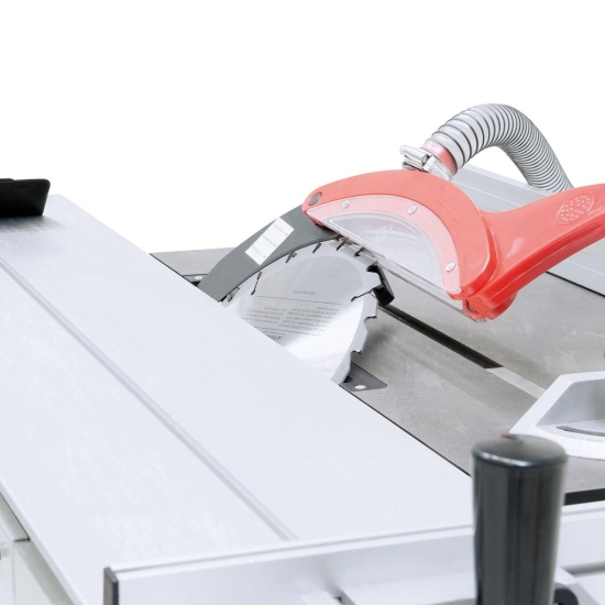 Die Höhenverstellung bzw. Schwenkung des Sägeaggregates erfolgt mittels ergonomisch angebrachten Handrädern.