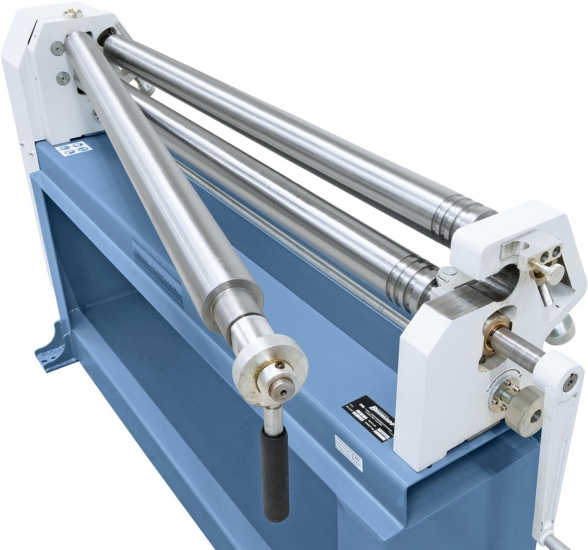 Durch die ausschwenkbare Oberwalze wird die Entnahme des fertigen Werkstückes erleichtert.