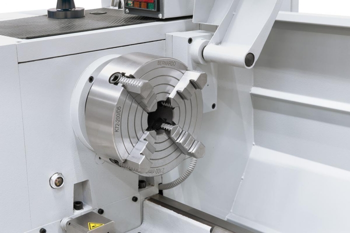 Planscheibe 200 mm (Option) ideal zum Aufspannen von asymmetrischen Werkstücken.