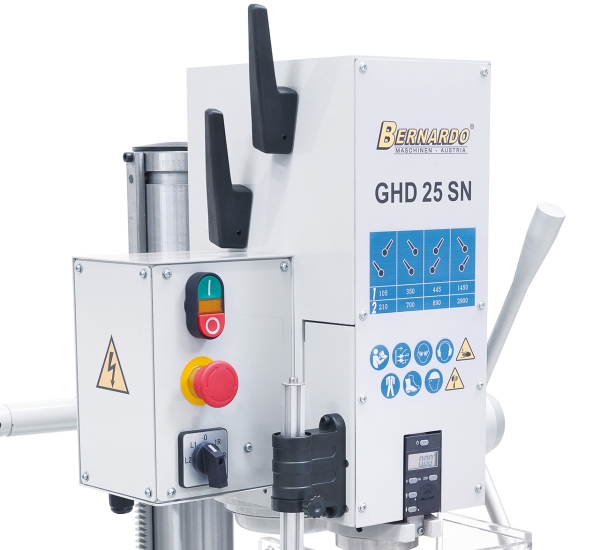 Bernardo GHD 25 SN mit digitaler Pinolenhubanzeige Getriebe-Tisch- und Säulenbohrmaschinen
