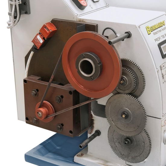 Serienmäßig ausgestattet mit Wechselräder zum Gewindeschneiden.