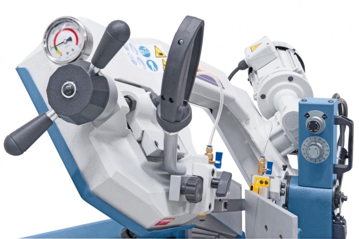 Stufenlos einstellbare Absenkung des Sägebügels mittels Regelventil.