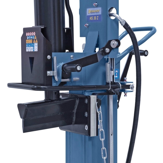 Großdimensionierter Spaltkeil mit stabiler, langlebiger Kunststoffführung.