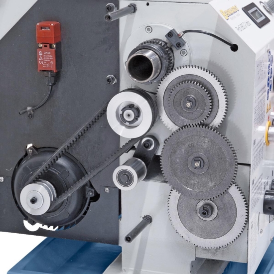 Gehärtete Hauptspindel, hohe Rundlaufgenauigkeit der Spindelnase (? 0,009 mm) aufgrund Präzisionskegellager.