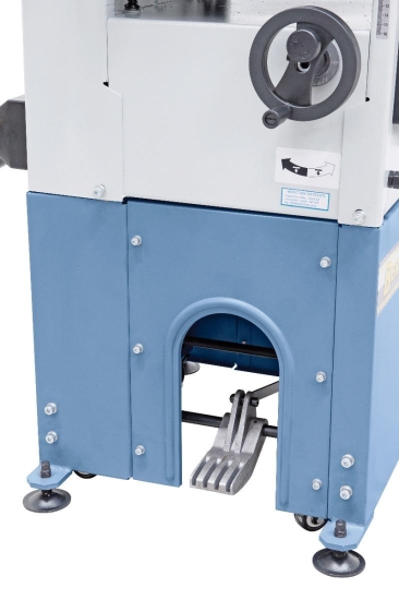 Serienmäßig mit Lenkrollen und Feststellbremse ausgestattet.