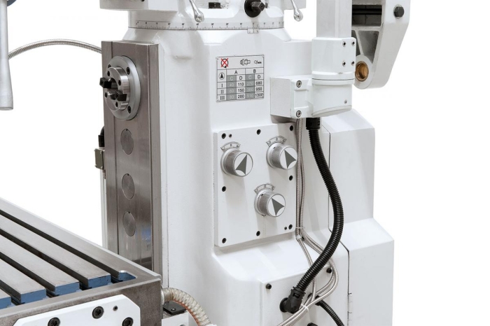 Serienmäßig mit bedienerfreundlicher Getriebeschaltung für die Horizontalspindel.