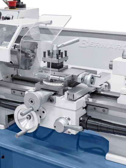 Leichtgängiger und präziser Schlitten mit Obersupport, lange Lebensdauer durch spielfrei nachstellbare Keilleisten