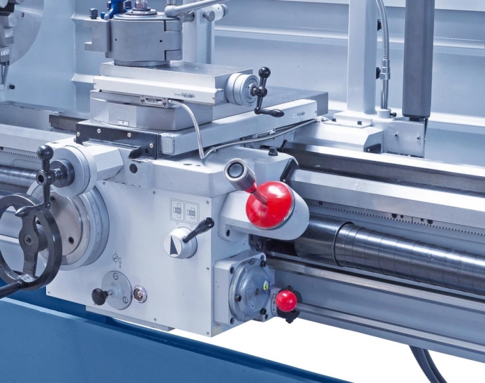 Serienmäßig mit Eilgang zur Reduzierung der Nebenzeiten