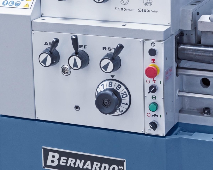 Vorschubgetriebe leicht und präzise schaltbar, geschliffene Zahnräder sorgen für einen ruhigen Lauf.