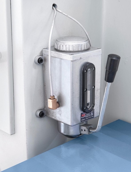 Zentralschmierung für alle Führungsbahnen und Spindeln.