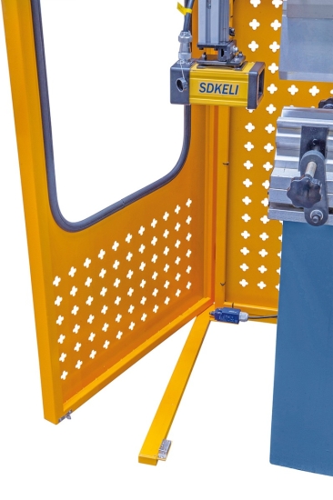 Bernardo AKPL 3200 x 125 mit manueller Bombiereinrichtung Hydraulische Abkantpressen