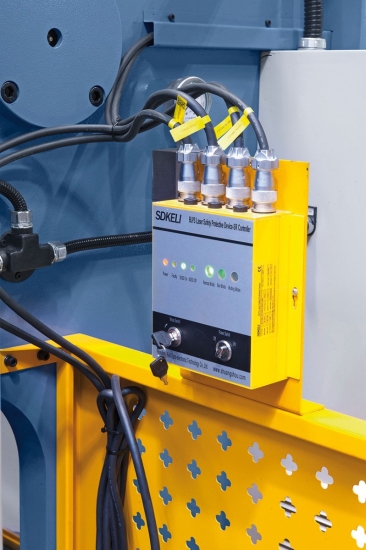 Bernardo AKPL 4000 x 125 mit manueller Bombiereinrichtung Hydraulische Abkantpressen