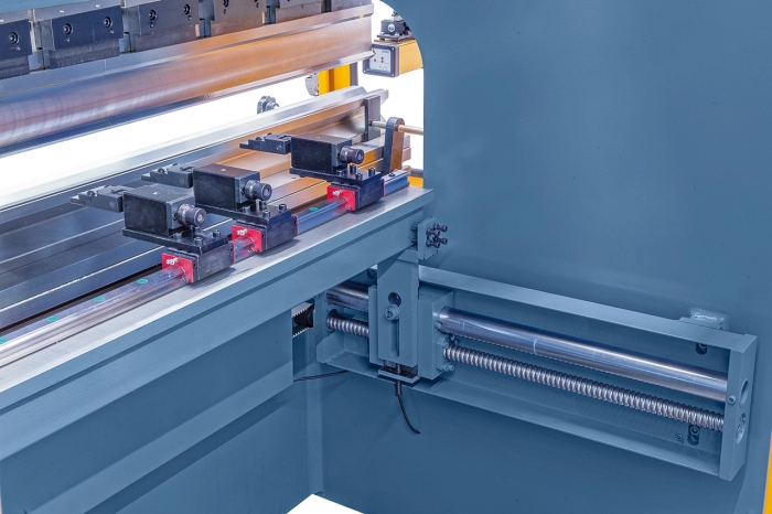 Bernardo AKPL 4000 x 125 mit manueller Bombiereinrichtung Hydraulische Abkantpressen